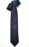 Tmavo modrá hodvábna kravata s tkanými bodkami v troch odtieňoch v darčekovom balení