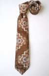Hnedá hodvábna kravata s viacfarebnými ornamentmi v darčekovom balení