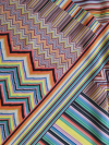 Viacfarebná hodvábna šatka s geometrickým vzorom s bordúrou vo farbe ecrú
