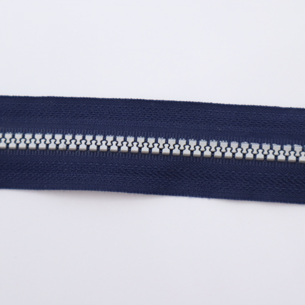 Zips kosticový tm. modrý deliteľný 5mm, dĺžka 75cm