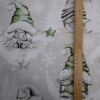 Vianočná bavlnená látka Škriatkovia na sivej 160cm