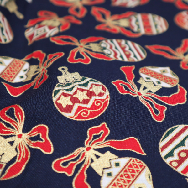 Vianočná bavlnená látka zlatotlač vianočné gule na modrej