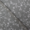 Bavlnená látka lístky na sivej