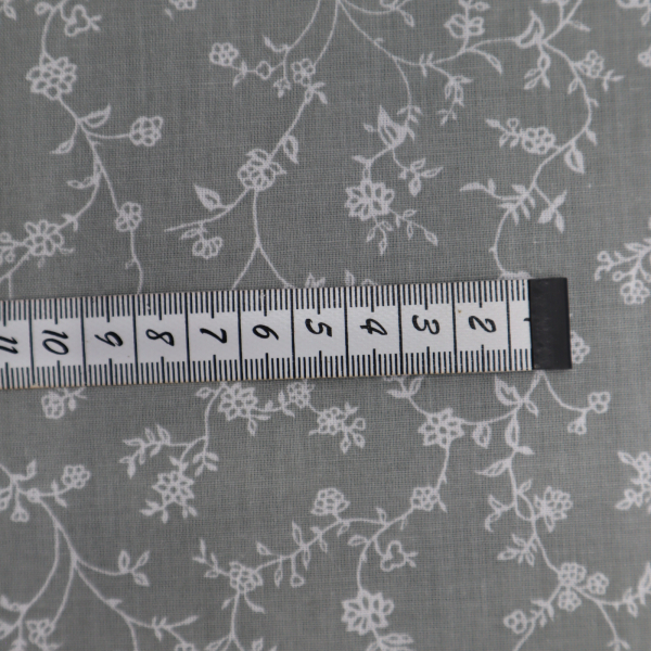 Bavlnená látka lístky na sivej