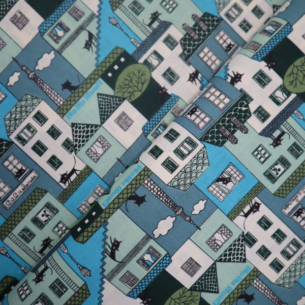 Bavlnená látka domy bledo modré