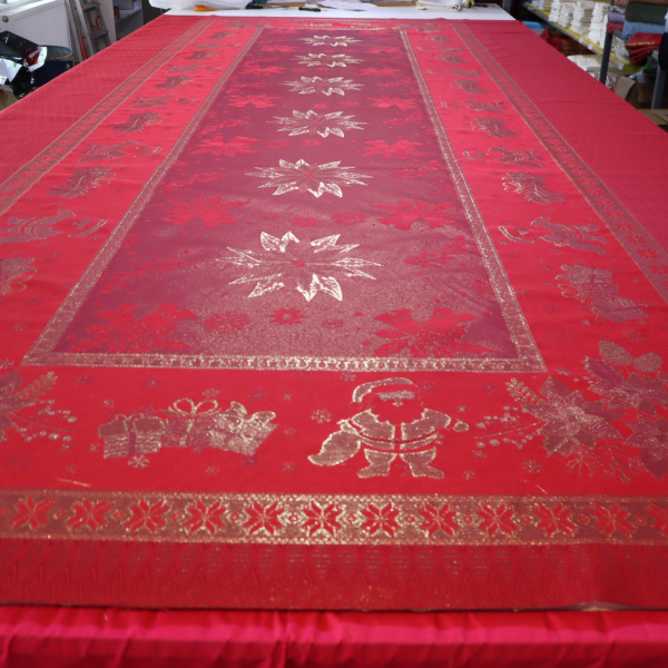 Jacquard panel na obrus - červeno/zlatá hviezda s lurexom 180x380cm