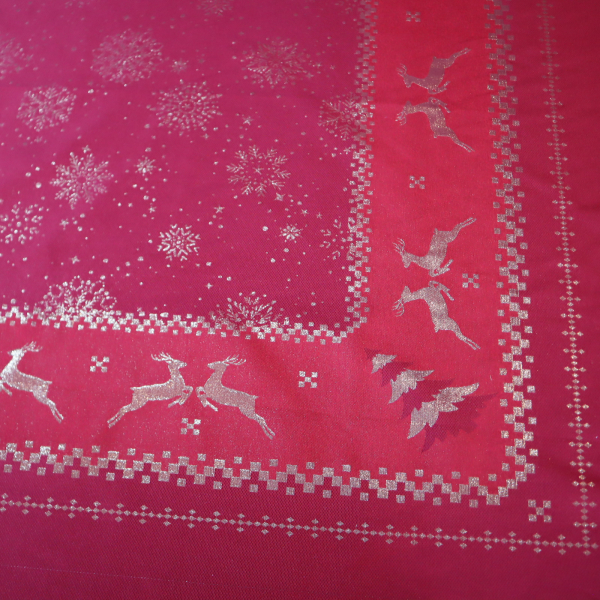 Jacquard panel obrus - červený sob s lurexom 180x260cm