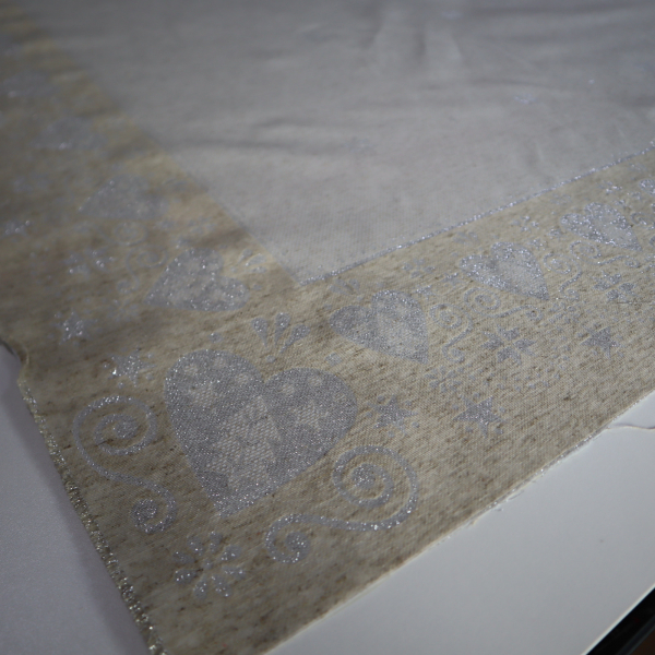 Jacquard panel obrus - prírodno/strieborné srdiečka s lurexom 160x160cm