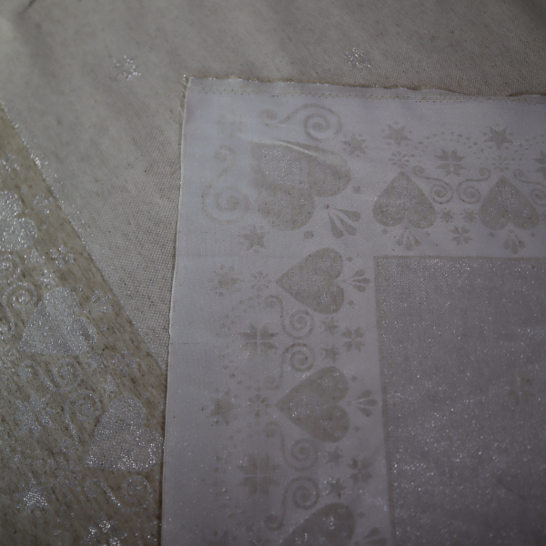 Jacquard panel obrus - prírodno/strieborné srdiečka s lurexom 160x160cm