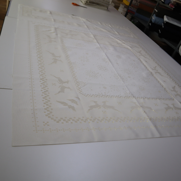 Jacquard panel obrus a štóla - zlatý sob s lurexom 140x140cm + 40x140cm