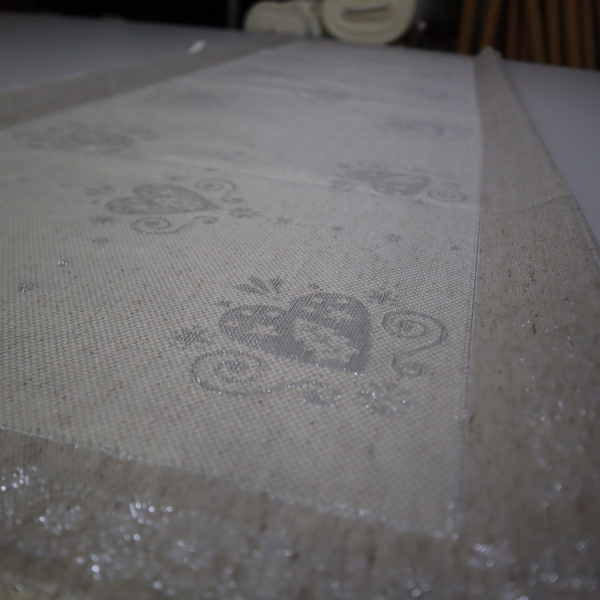 Jacquard panel na štólu - prírodno/zlaté srdiečka s lurexom 50x160cm