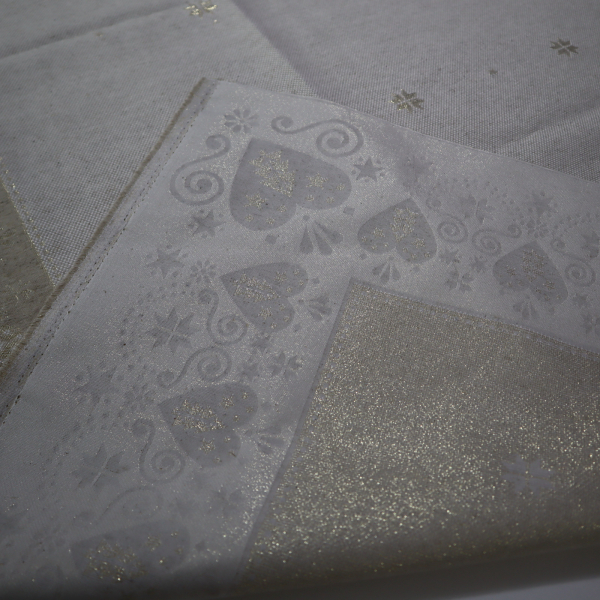 Jacquard panel obrus - prírodno/zlaté srdiečka s lurexom 160x160cm