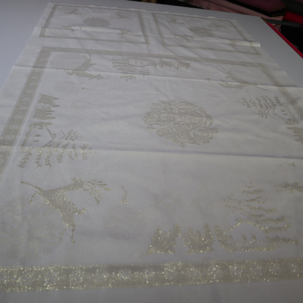 Jacquard panel obrus + 2x vankúš - zlatý jelenček s lurexom 105x105cm + 2x 53x53cm