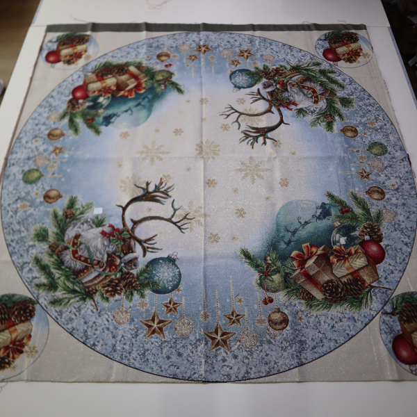 Gobelín panel s lurexom - kruhový obrus sob Ø150cm