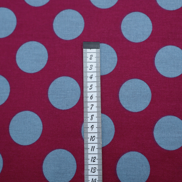 Bavlnená látka bodky sivá na malinovej
