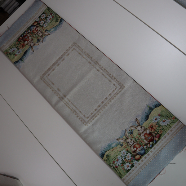 Veľkonočný gobelín panel - králičky na lúke 45x140cm