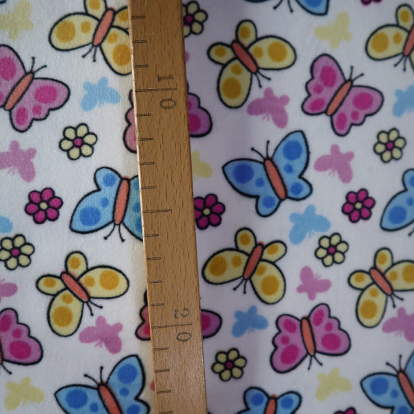 Kojenecký plyš motýliky